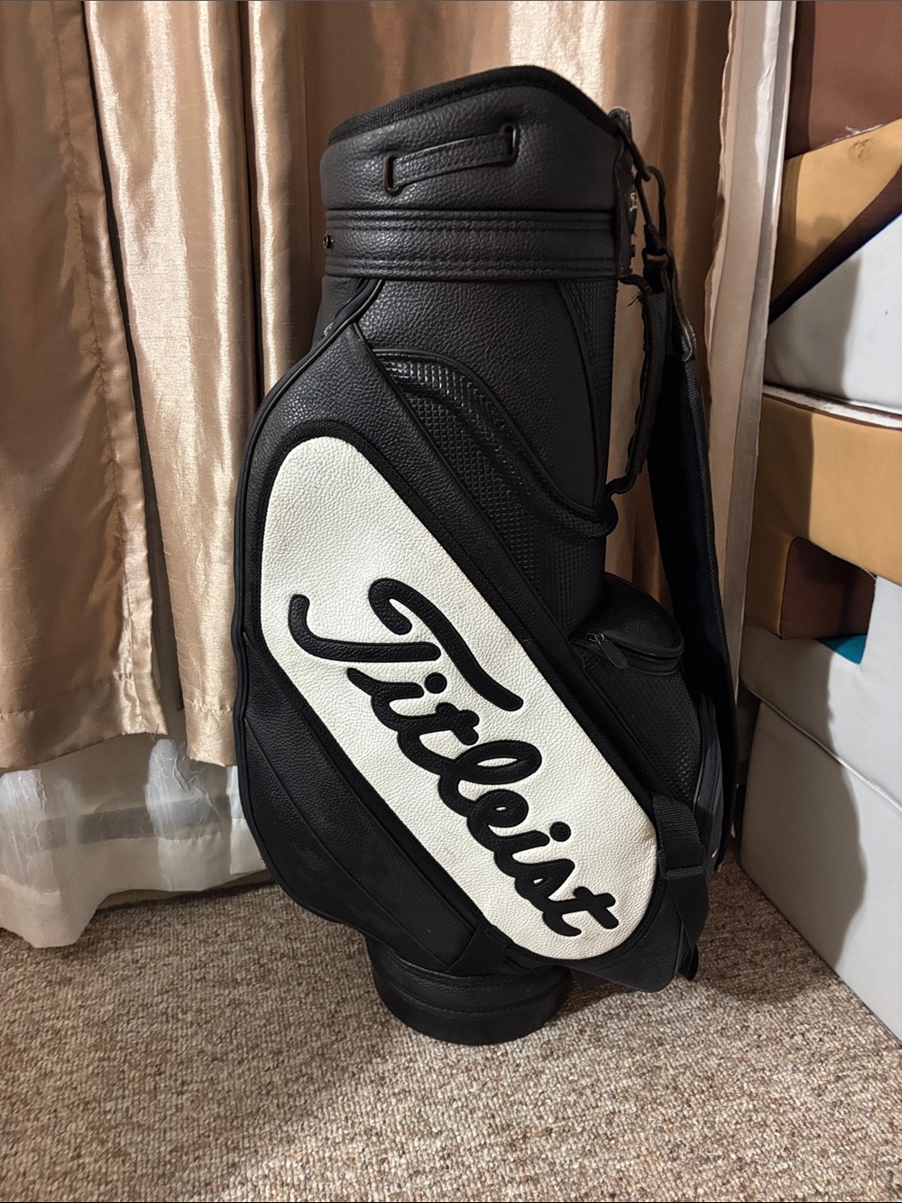Titleist Black and White Men’s Golf Cart Bag with Bold Logo - Picture 3 of 15